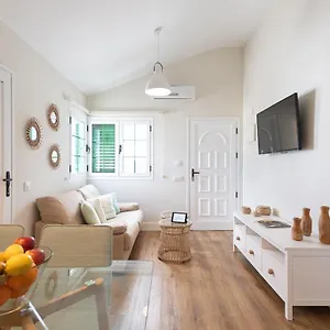 Homeforguest Modern And New Beachfront Apartamento